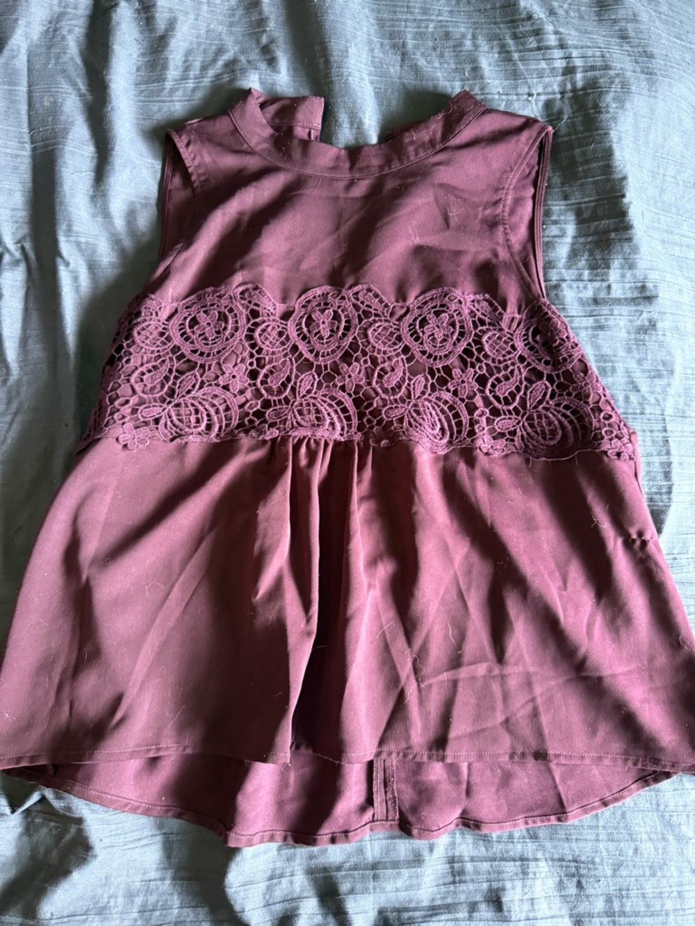 Kismet Sleeveless Lace-Trim Top in Wine